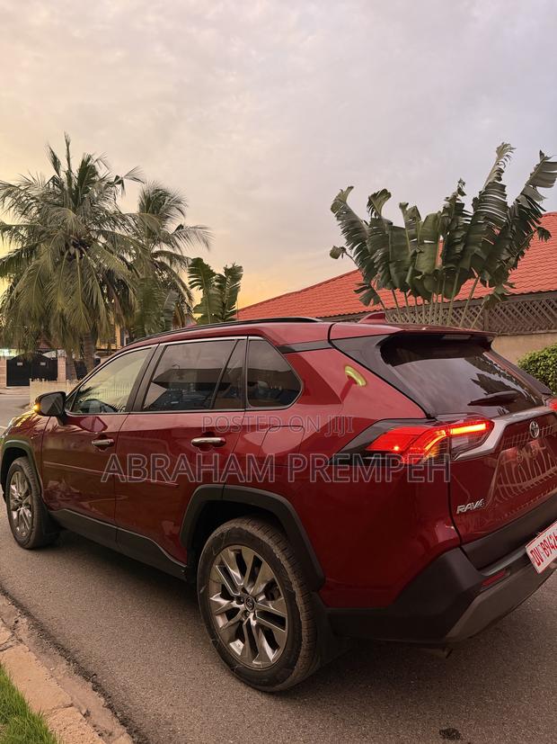 Toyota RAV4 XLE AWD 2019 Maroon