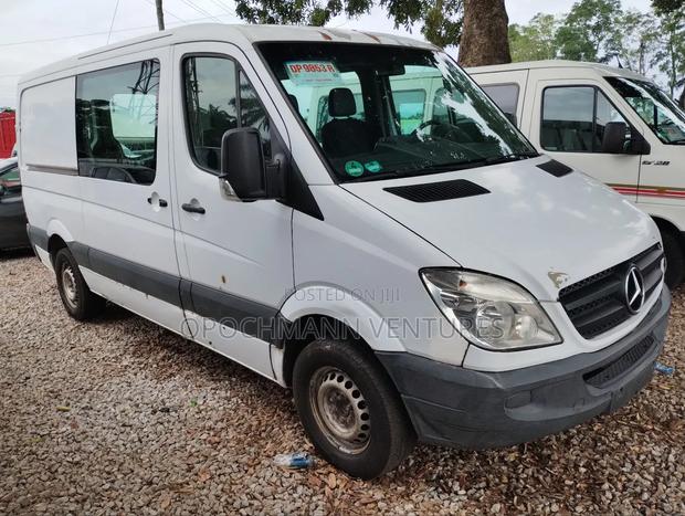 Mercedes-Benz 2422 2010 White
