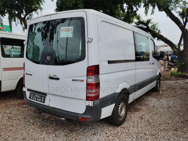Mercedes-Benz 2422 2010 White