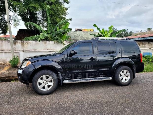 Nissan Pathfinder SE 2009 Black