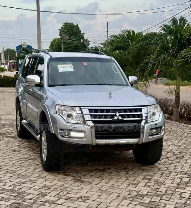Mitsubishi Pajero V90 3.0 V6 GLS/GLX 2017 Silver