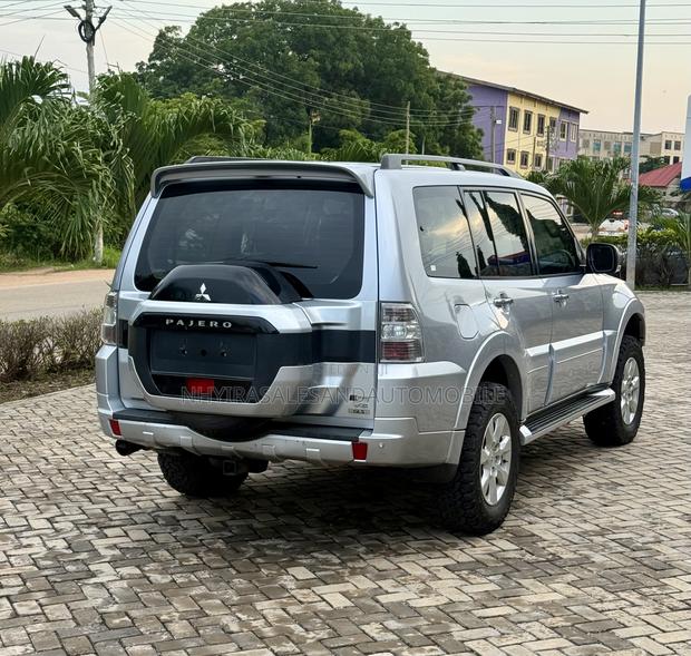 Mitsubishi Pajero V90 3.0 V6 GLS/GLX 2017 Silver