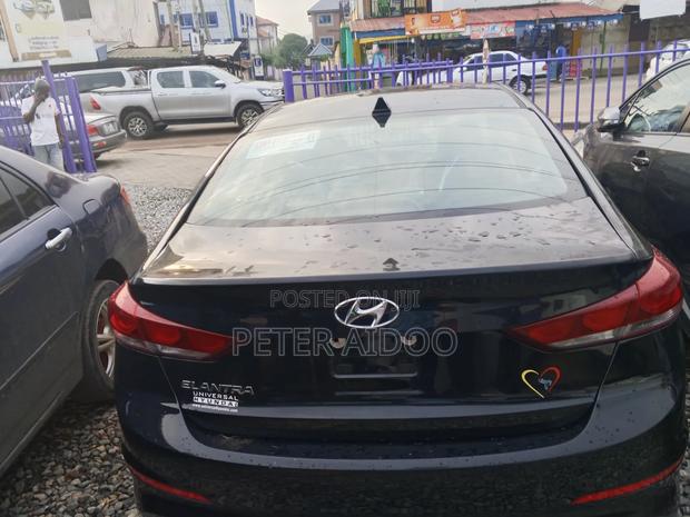 Hyundai Elantra 2018 Black