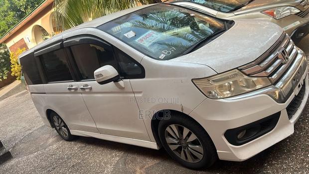 Honda Stepwgn 2013 White