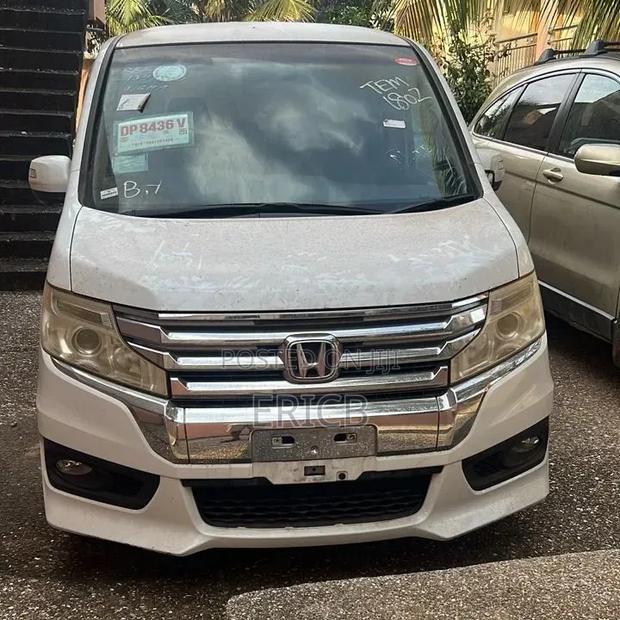 Honda Stepwgn 2013 White