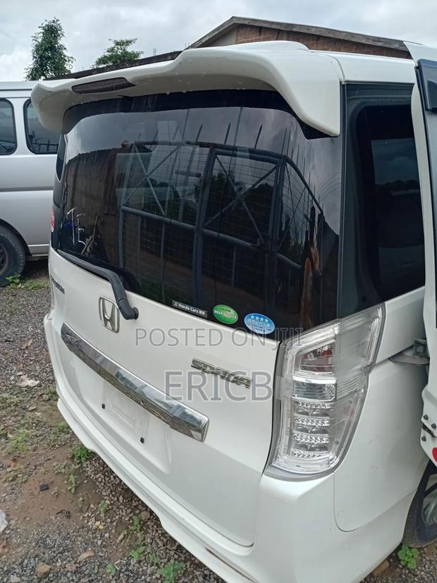 Honda Stepwgn 2013 White