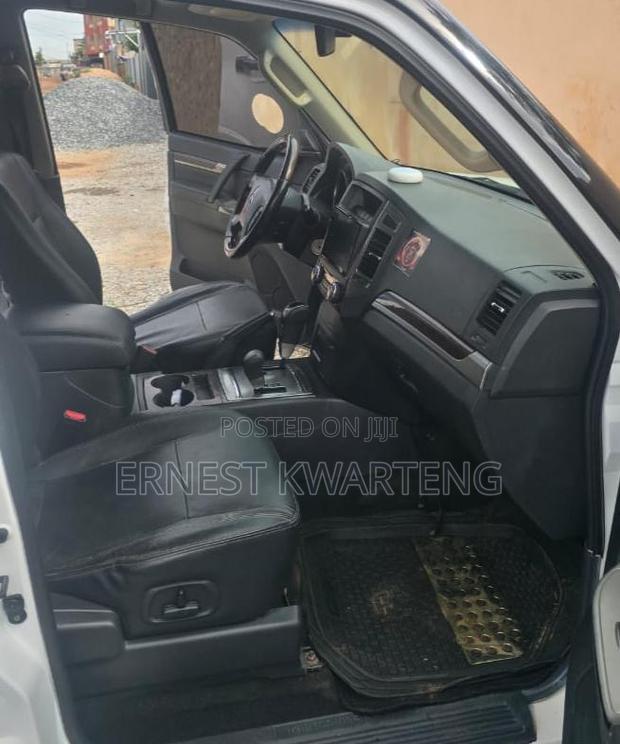 Mitsubishi Pajero 2015 White