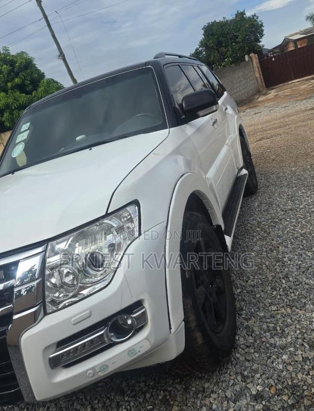 Mitsubishi Pajero 2015 White
