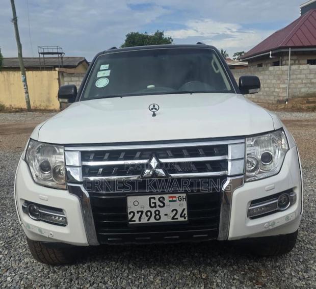 Mitsubishi Pajero 2015 White