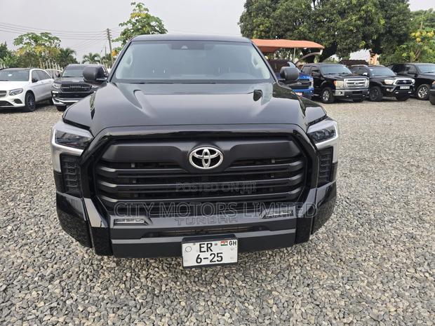Toyota Tundra 2023 Black