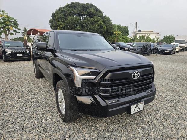 Toyota Tundra 2023 Black