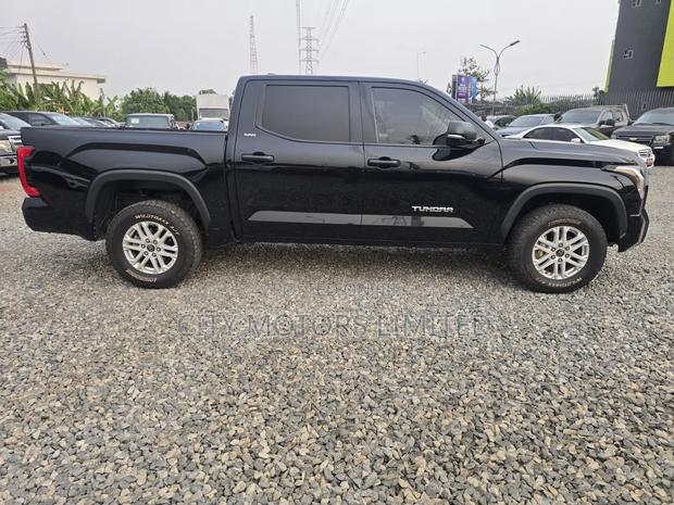 Toyota Tundra 2023 Black