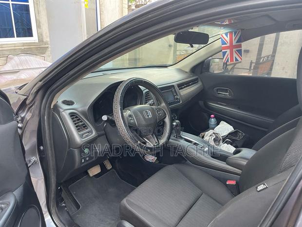 Honda HR-V 4dr SUV (1.5L 4cyl CVT) 2016 Gray