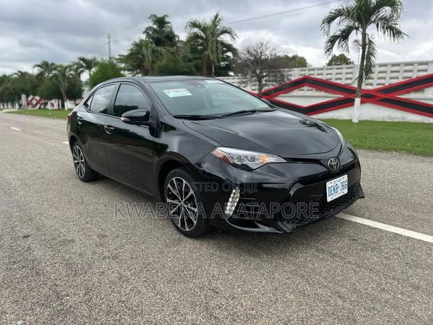 Toyota Corolla SE (1.8L 4cyl 6M) 2018 Black