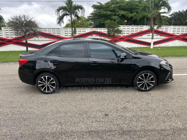 Toyota Corolla SE (1.8L 4cyl 6M) 2018 Black