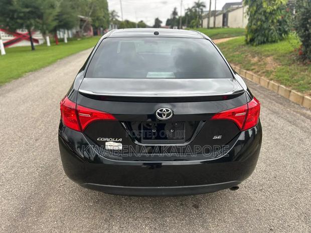 Toyota Corolla SE (1.8L 4cyl 6M) 2018 Black