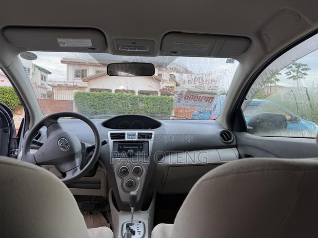 Toyota Belta 2011 Silver