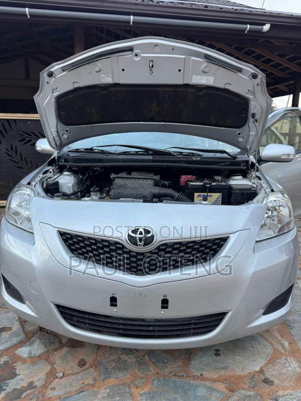 Toyota Belta 2011 Silver