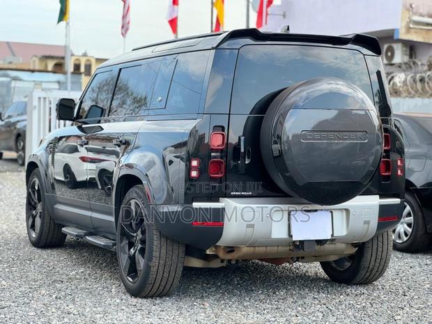 Land Rover Defender SE 2024 Black