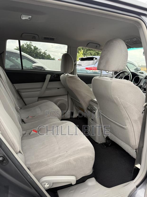 Toyota Highlander 3.5L 4WD 2013 Gray