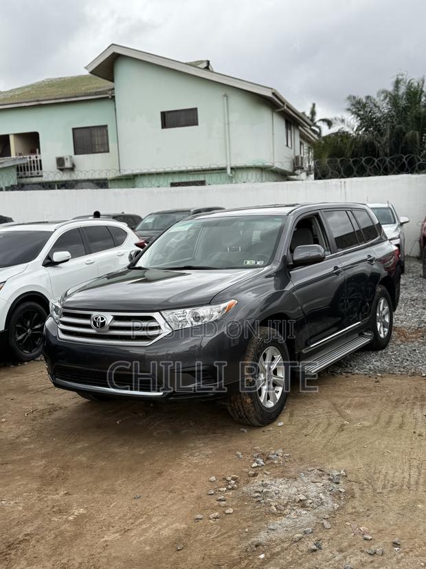 Toyota Highlander 3.5L 4WD 2013 Gray