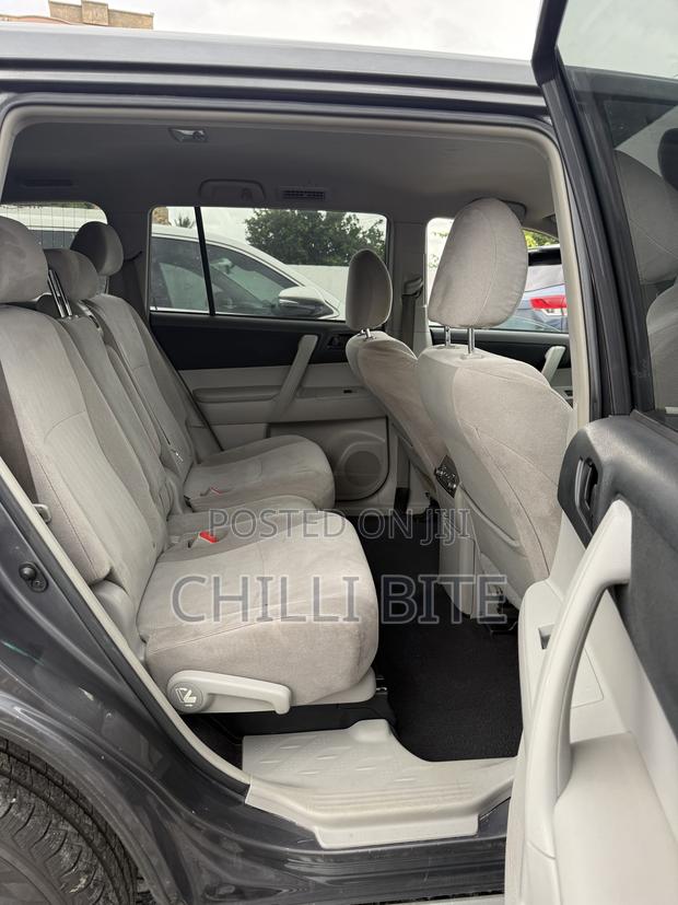 Toyota Highlander 3.5L 4WD 2013 Gray