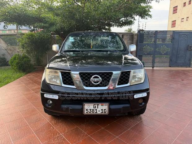 Nissan Navara 2010 Black