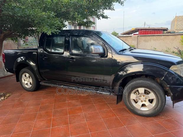 Nissan Navara 2010 Black