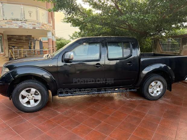 Nissan Navara 2010 Black