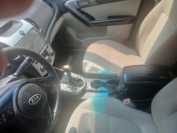 Kia Cerato 2010 Brown