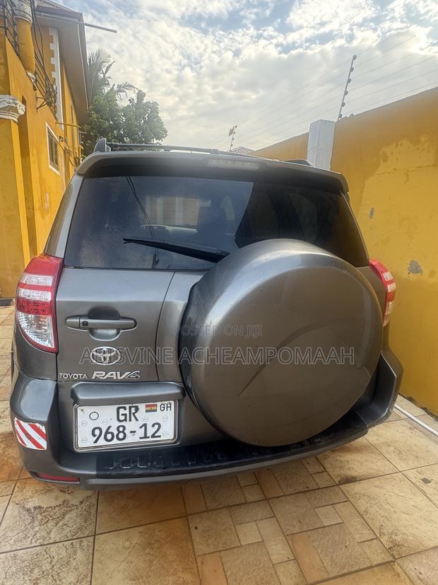 Toyota RAV4 2010 Gray