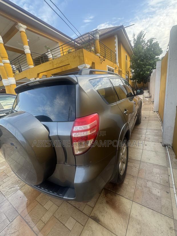 Toyota RAV4 2010 Gray