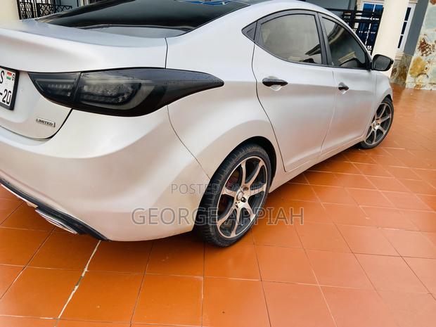 Hyundai Elantra Limited Sedan FWD (1.8L 4cyl 6A) 2013 Silver