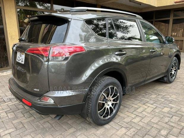 Toyota RAV4 LE 4dr SUV AWD (2.5L 4cyl 6A) 2015 Gray