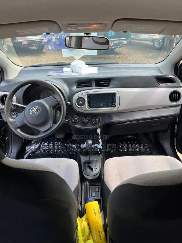 Toyota Vitz 2012 Silver