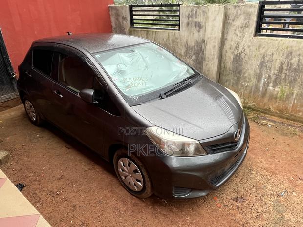 Toyota Vitz 1.0 FWD 3dr 2013 Gray