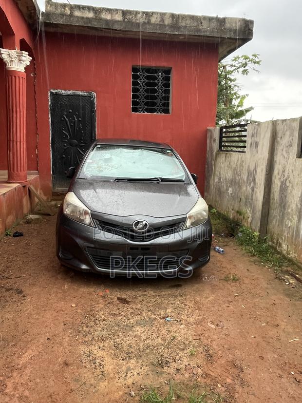 Toyota Vitz 1.0 FWD 3dr 2013 Gray