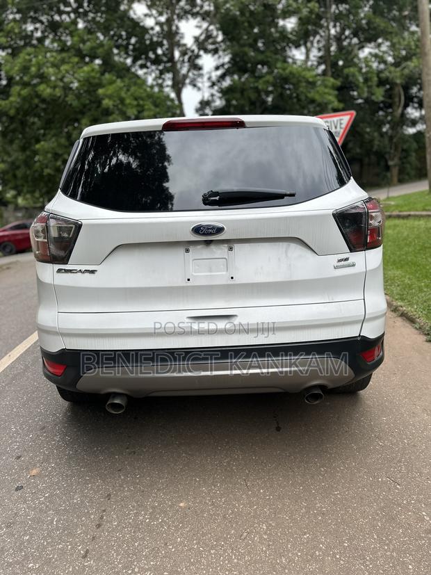 Ford Escape SE FWD 2016 White