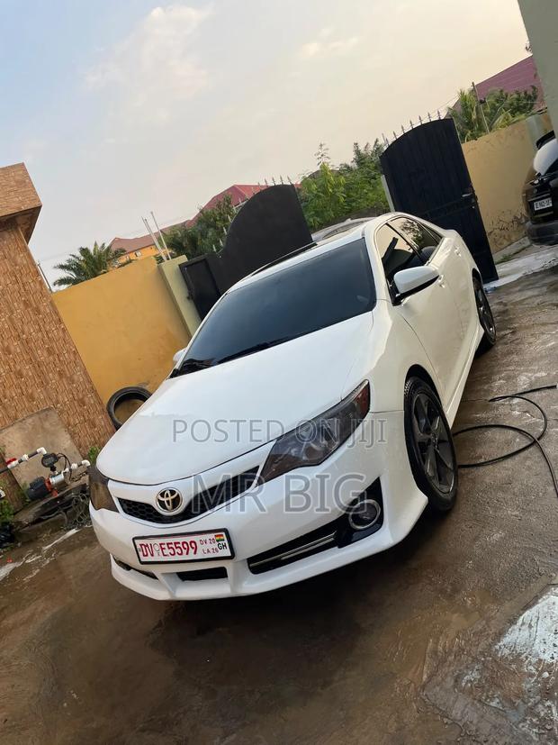 Toyota Camry SE 4dr Sedan (2.5L 4cyl 6A) 2013 White