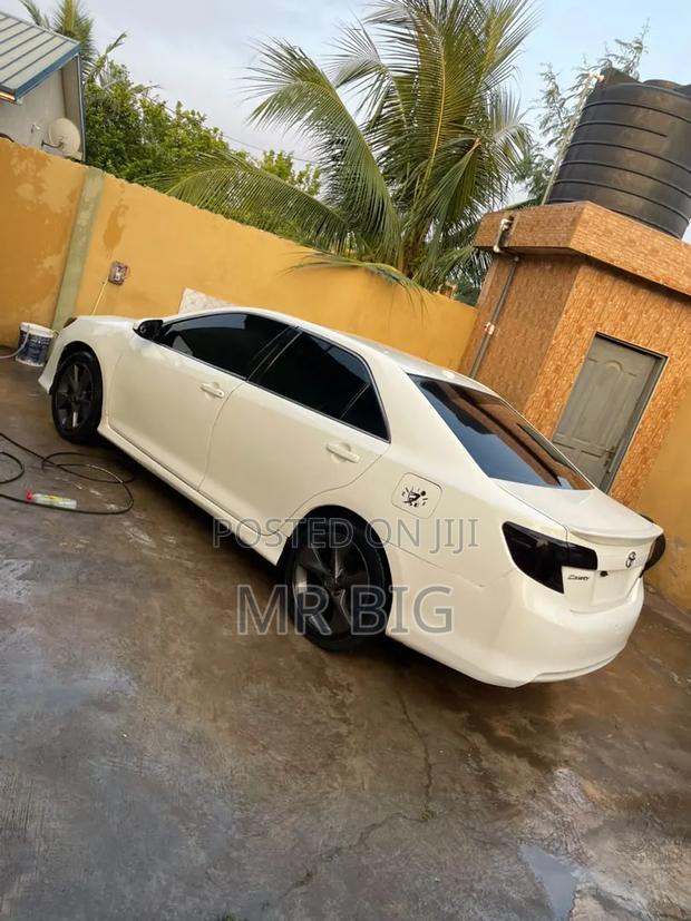 Toyota Camry SE 4dr Sedan (2.5L 4cyl 6A) 2013 White
