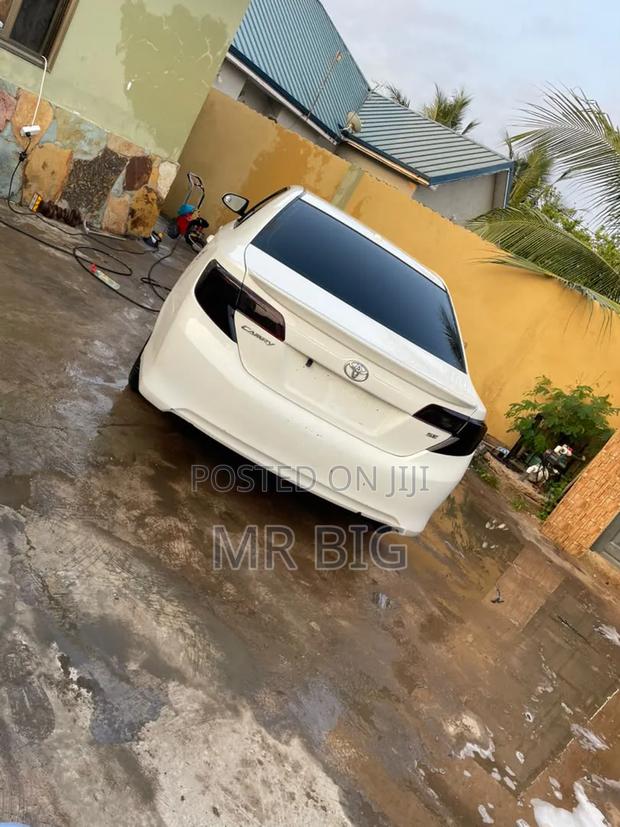 Toyota Camry SE 4dr Sedan (2.5L 4cyl 6A) 2013 White