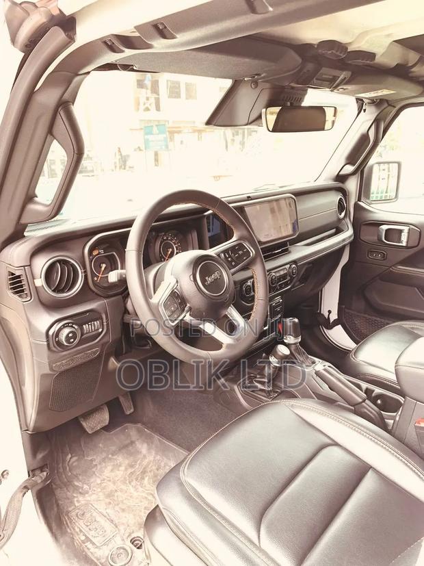 Jeep Wrangler 2024 White