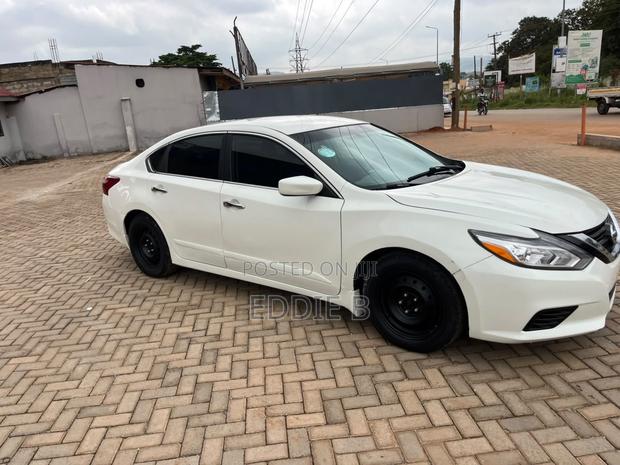 Nissan Altima 2.5 S 2018 White