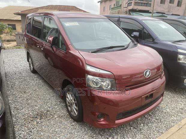 Toyota Voxy 2013 Brown
