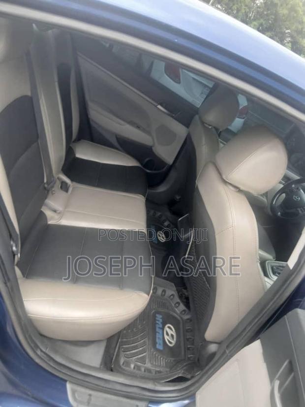 Hyundai Elantra 2019 Blue