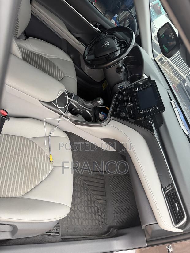 Toyota Camry SE 2021 Gray
