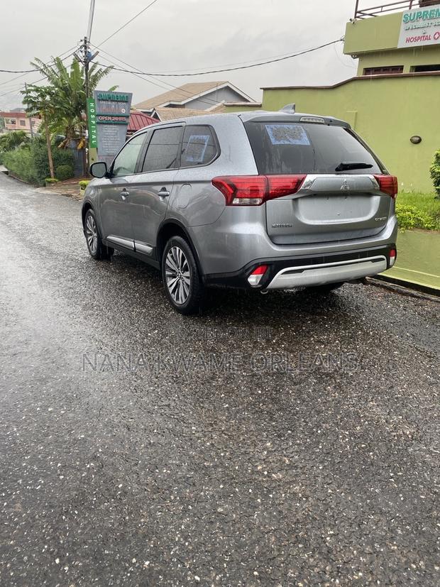 Mitsubishi Outlander 2020 Gray