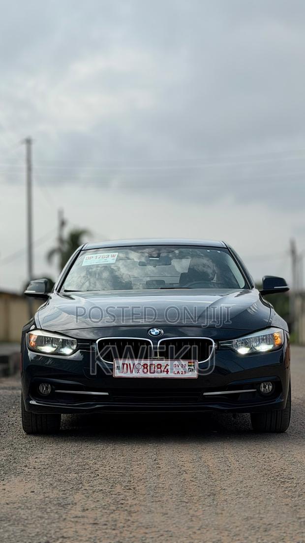 BMW 320i Sedan RWD 2016 Black