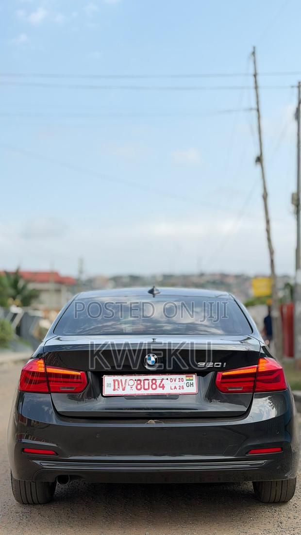 BMW 320i Sedan RWD 2016 Black