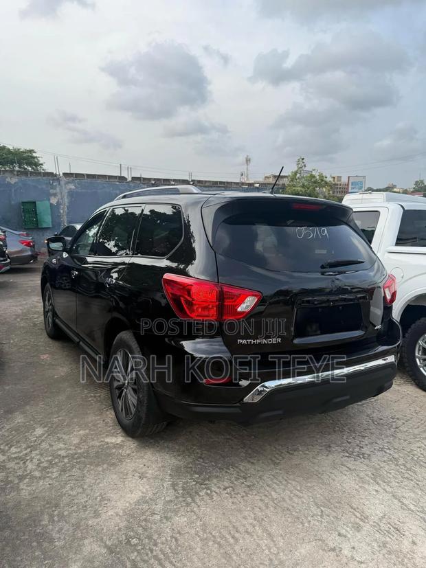 Nissan Pathfinder 2017 Black